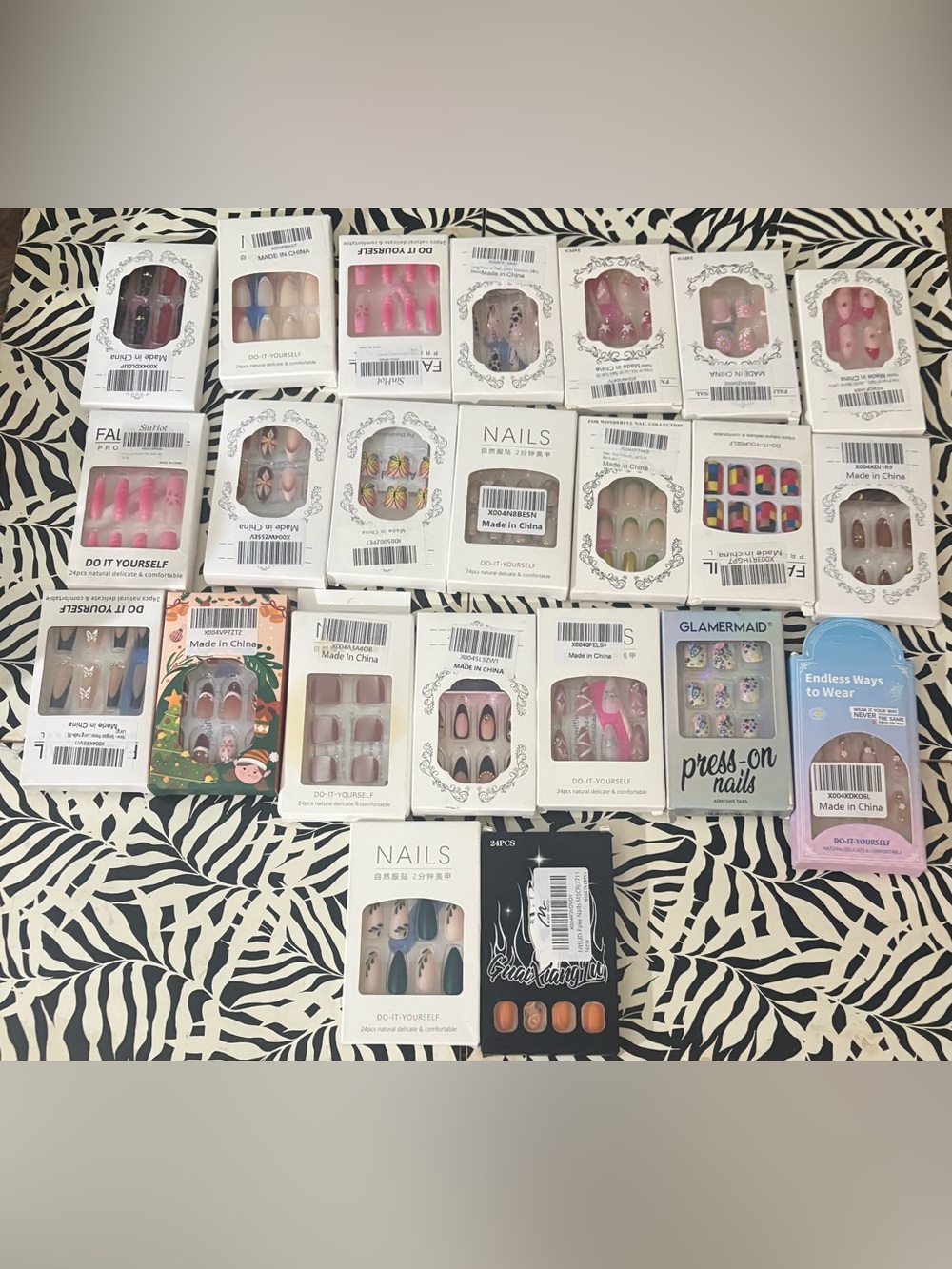 Set of 20 Press-on Nail Packages new all different designs